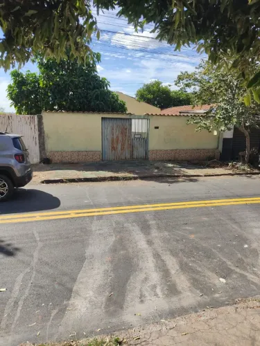 VENDE-SE LOTE NO SETOR JD. BALNEÁRIO MEIA PONTE