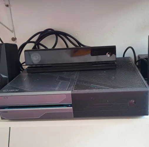 Xbox One edição Halo com Kinect