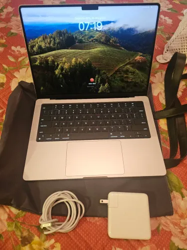 Mac book pro m3 (nunca usado)