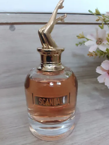 Perfum Scandal á paris, 80m