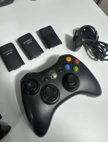 ? Controle Original Xbox 360 Sem Fio + 3 Baterias Recarregáveis + Cabo de Carregamento