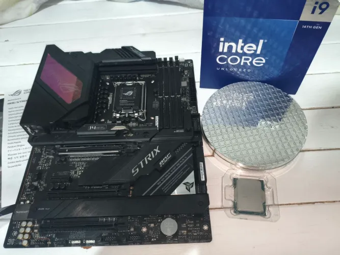 Kit Intel i9 14900k + Asus Z690 Strix Extreme DDR5 Completa