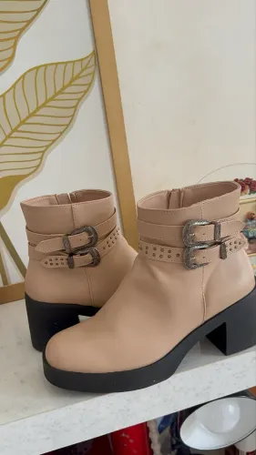 Bota bege 