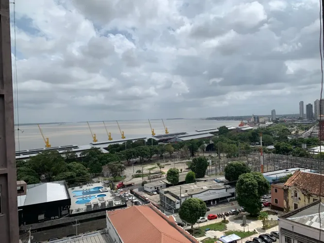 Duas salas integradas | 50 m² | Centro de Belém | Vista para a Baía