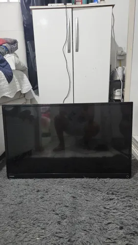 TV Semp Toshiba LED 32" - Modelo 32L2400 (com defeito)