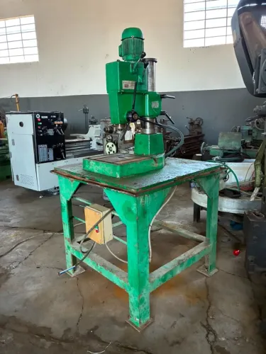 Furadeira de bancada engrenada YADOYA FY-25