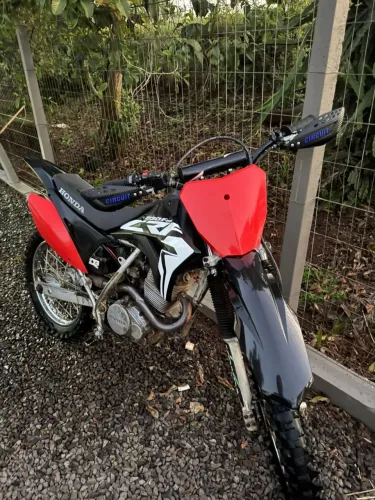 Vendo XR 200 com plásticos de CRF.