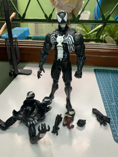 Venom marvel select