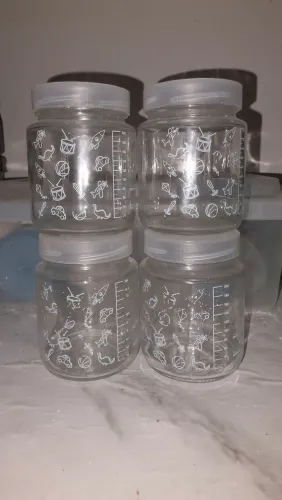 Potes para armazenar leite materno