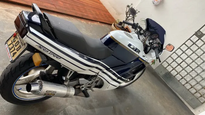 VENDO MOTO HONDA CBR 450