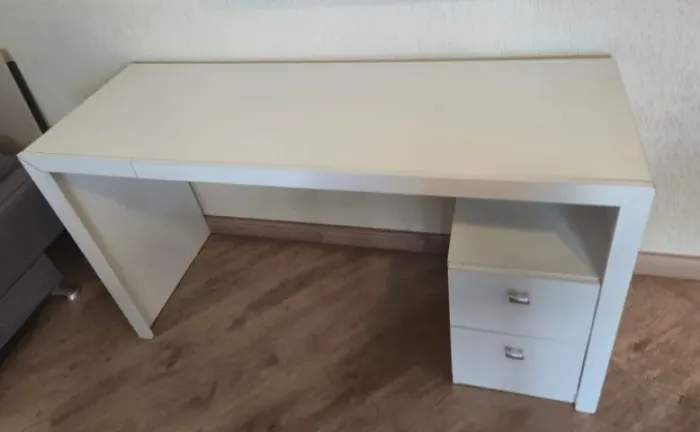 Escrivaninha Branca 136cm com 2 Gavetas e Nicho - Home Office / Estudos
