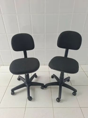 VENDO 7 CADEIRAS GIRATORIA. VALOR: 150.00 CADA