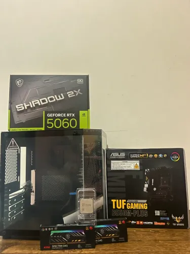 Pc gamer R7 5700 + RTX 5060 novo