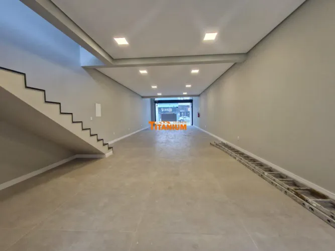 Sala Comercial com mezanino para Aluguel em Pátria Nova, Novo Hamburgo - Piso Frio, espera