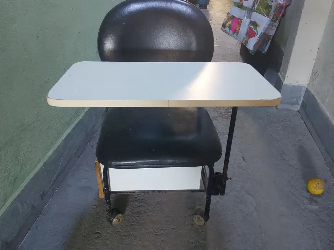 Mesa de manicure e pedicure