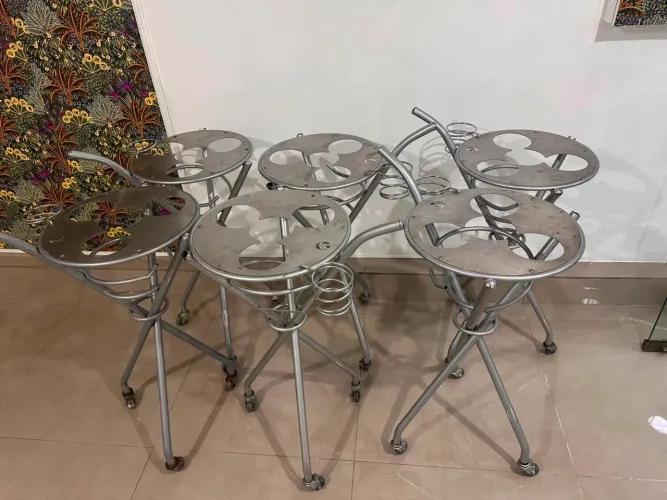 Carrinho auxiliar de cabeleireiro marca Ferrante