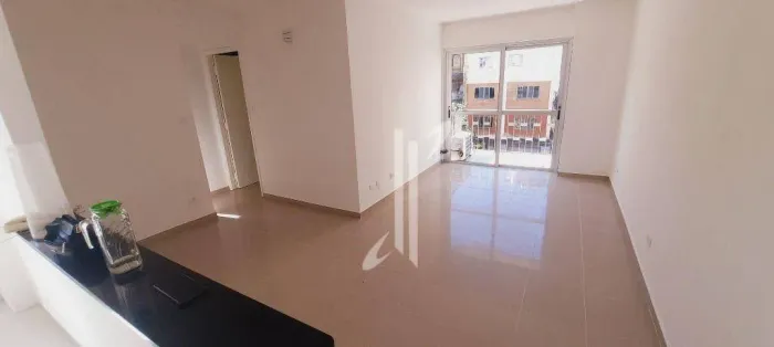 Apto em rua tranquila, livng com terraço, cozinha americana e duas vagas de garagem. Alugu