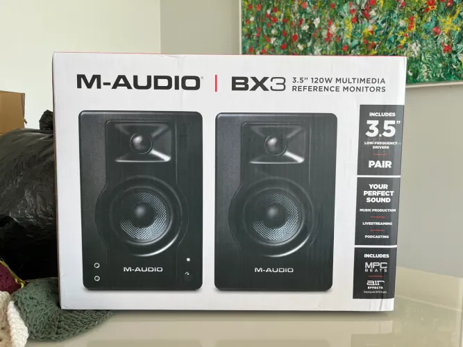 (Lacrado) M-Audio BX3 (PAR) Monitores de Áudio de 3,5" 120W Bivolt