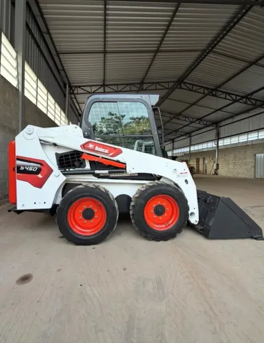 Máquina Bobcat S450 2022