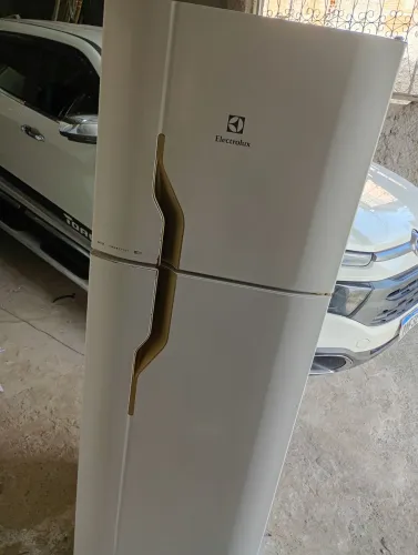 Linda geladeira Eletrolux 290 litros funcionando tudo perfeitamente