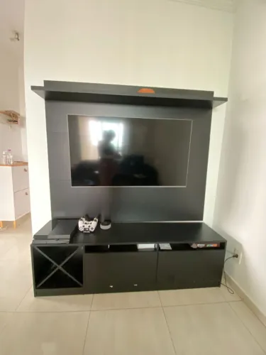 Estante Home Para TV com 2 Portas e Adega - Preto