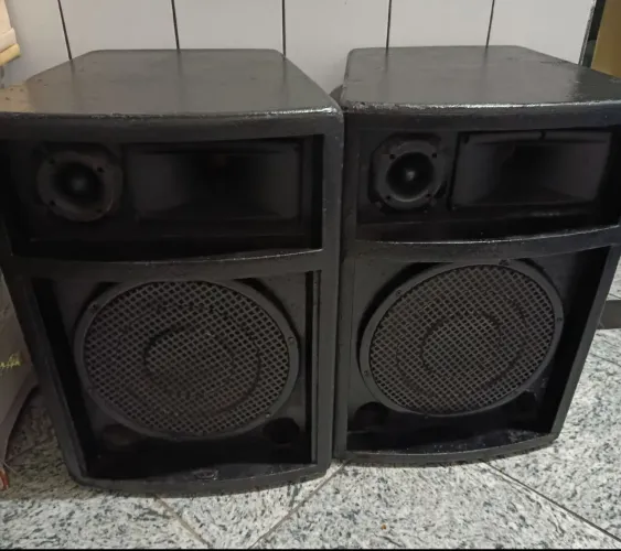 Par de caixa de som acústica