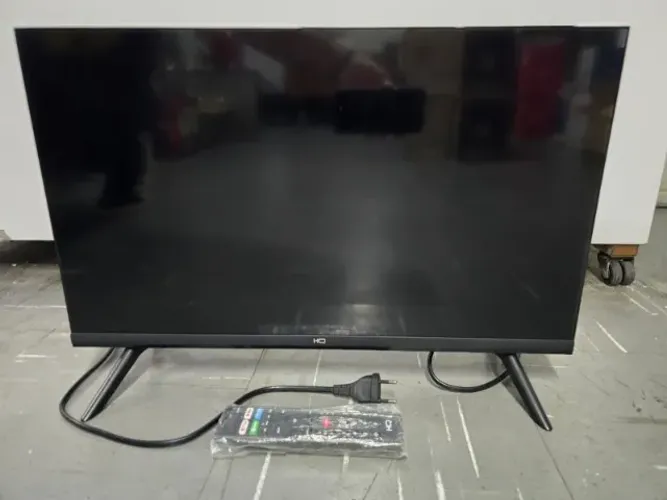 SMART TV HQ 24 POLEGADAS HQS24NKH COM SUPORTE DE PAREDE