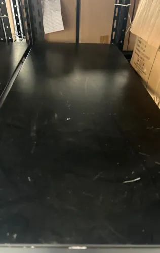 Prateleira de ferro na cor preta