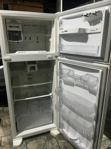 Vende se geladeira Brastemp 400 L com garantia 