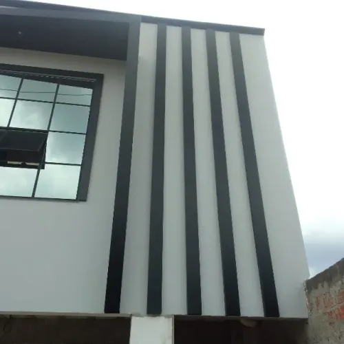 Fachada de ACM e letra caixa