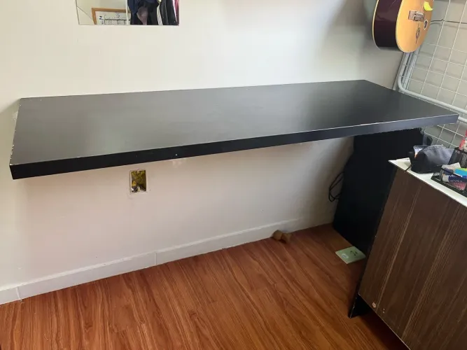 MESA SUSPENSA DE ESCRITÓRIO 