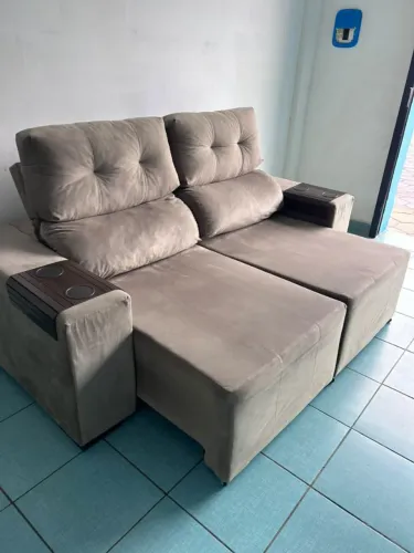 Sofá de luxo em veludo retratil e reclinável entrego