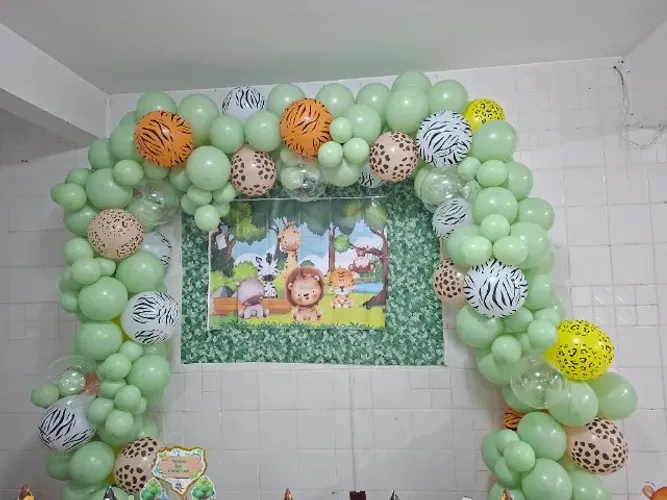 Doação: arranjo de balões tema safari