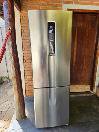 Geladeira Electrolux Frost Free Inverse **Manutenção necessária**