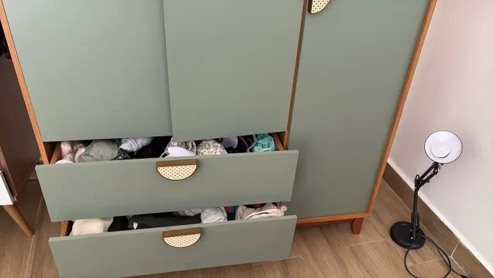 Guarda-Roupa Solteiro 3 portas 2 gavetas 