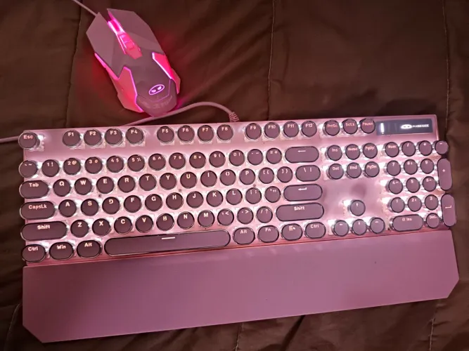 Kit Teclado Mecânico Magegee MK-Storm Retrô Rosa + Mouse G10 RGB + Apoio Pulso Magnético