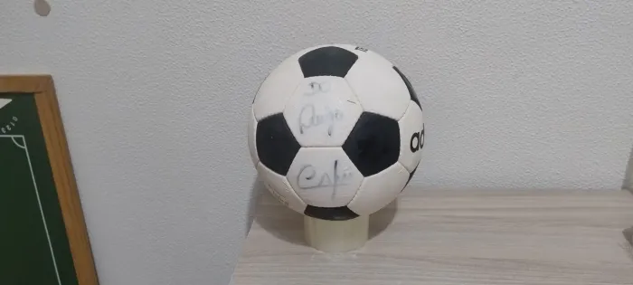 Bola Adidas Testar autografada por Cafu