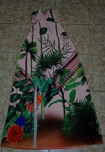 Vestido longo com estampa magnífica