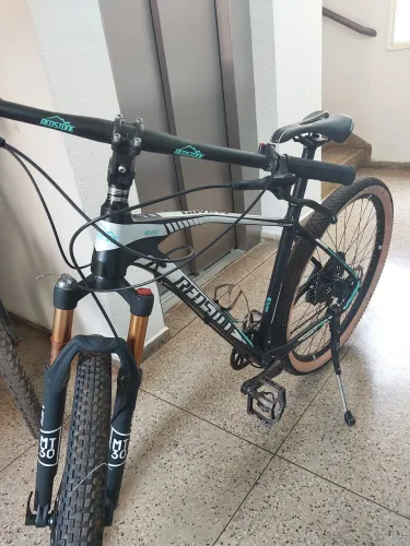 Vendo bicicleta Redstone lizard ( lotus) aro 29 ,12v . Muito nova ! 