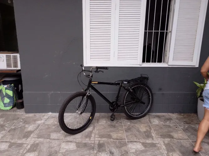Bicicleta montadinha BH aro 26