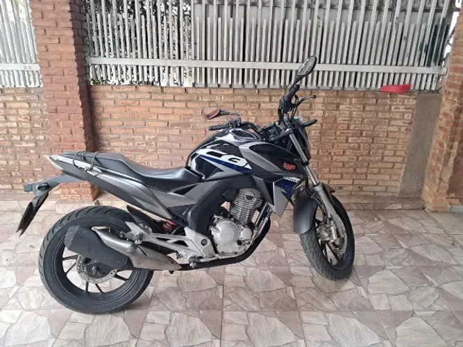 Moto CB TWISTER 250