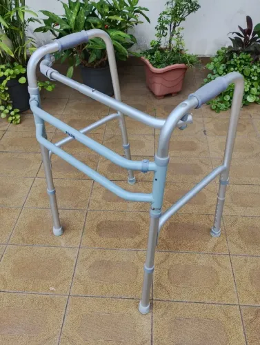 Andador Ortopédico de Alumínio Adulto - Ótimo Estado!