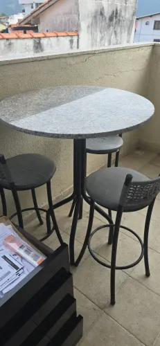 Mesa Bistro c/ 3 banquetas