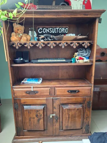 Vendo antiguidade Armário em madeira maciça