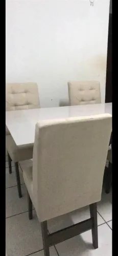 Vendo mesa de jantar 4 cadeiras 