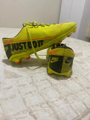 Chuteira Nike, n40 mercurial just do it, usada apenas uma vez