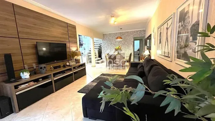Casa Linda à venda 230m² - 3 suítes (2 no térreo)- Quintal  - Butantã