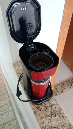Cafeteira Oster com copo térmico