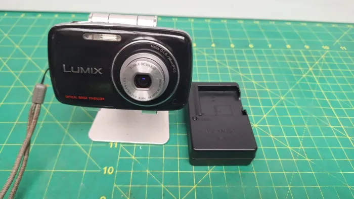 Câmera digital Panasonic lumix 14.1 megapixel completa