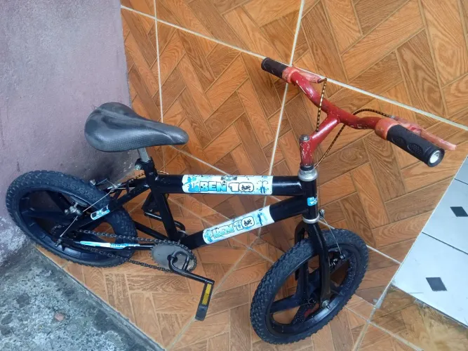 ARO 16 APENAS CÂMERA DE AR DIANTEIRA ESTÁ FURADA OK
